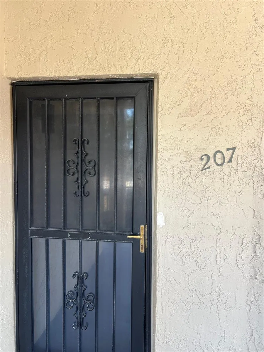 7951 58TH AVENUE #207 St Petersburg, FL 33709