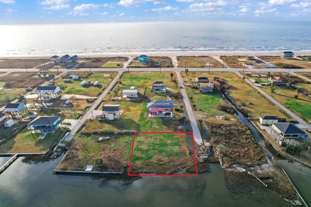 1050 Margaret Road Gilchrist, TX 77617
