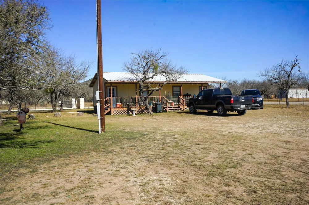 831 Magers Road Concan, TX 78838