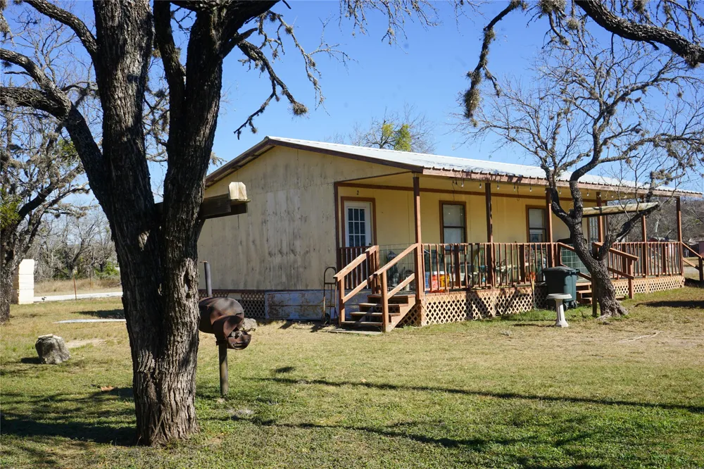 831 Magers Road Concan, TX 78838