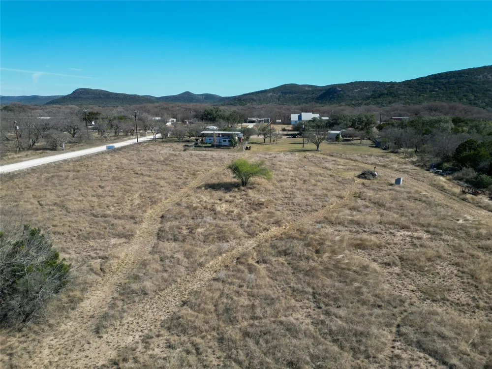 831 Magers Road Concan, TX 78838