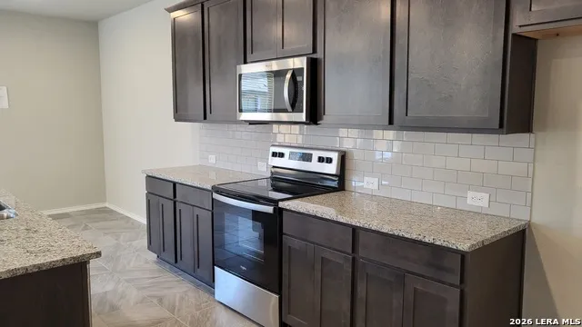 2440 Ayers Dr Seguin, TX 78155