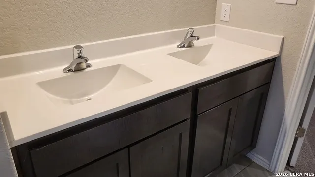 2440 Ayers Dr Seguin, TX 78155