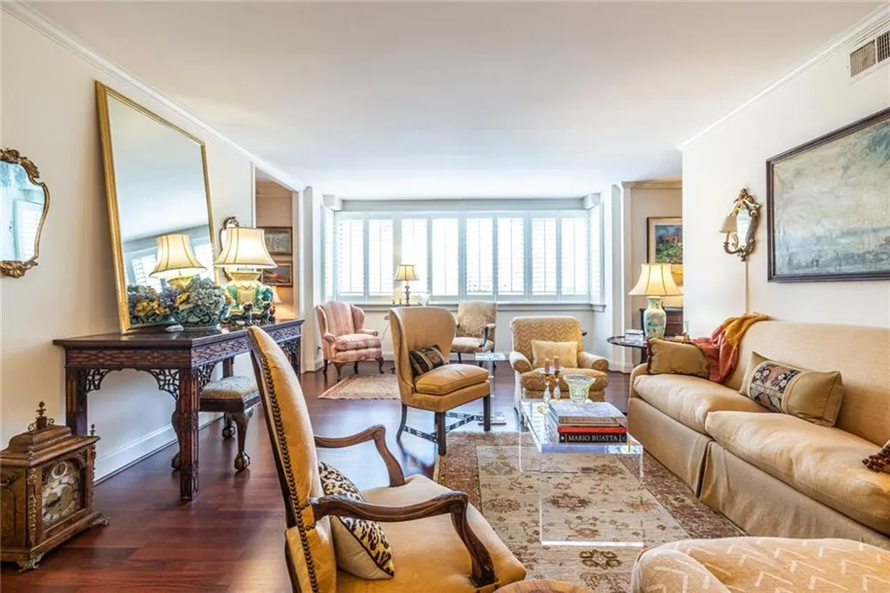 2734 Peachtree Road NW #A404