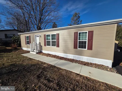 10 WOODEDGE DRIVE
