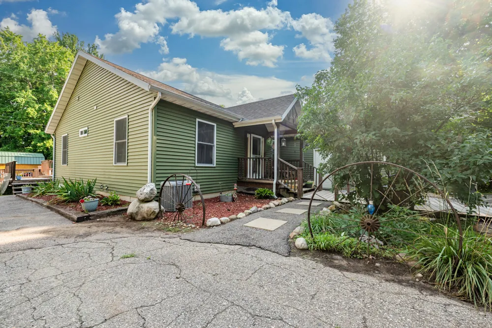 3045 Little Glendora Road Buchanan, MI 49107