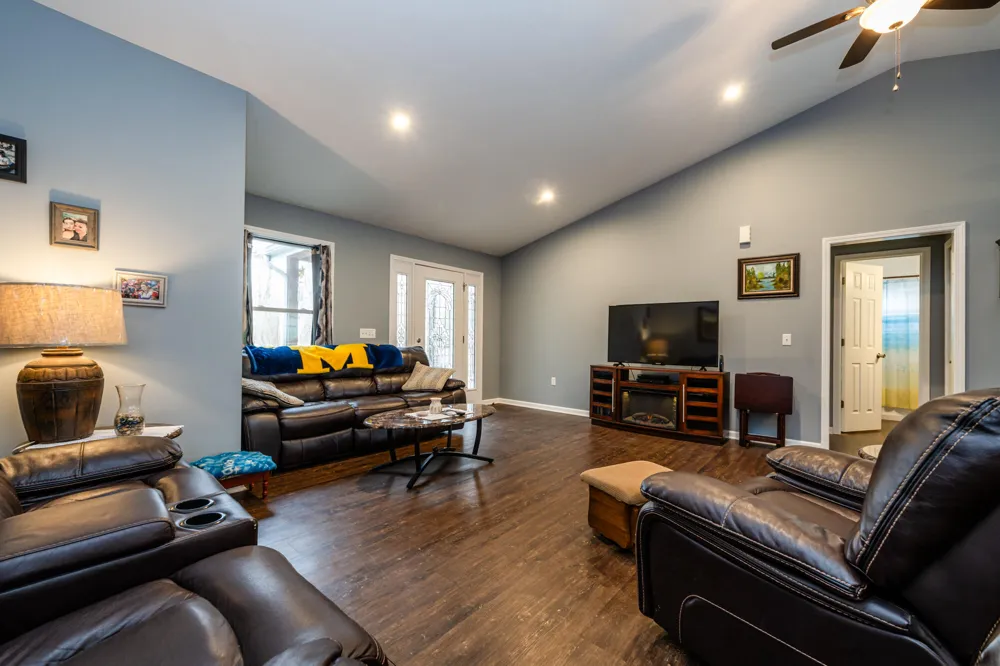 3045 Little Glendora Road Buchanan, MI 49107