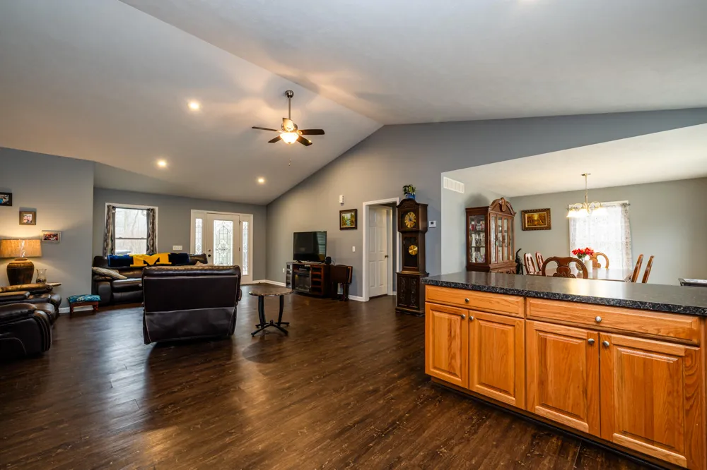 3045 Little Glendora Road Buchanan, MI 49107
