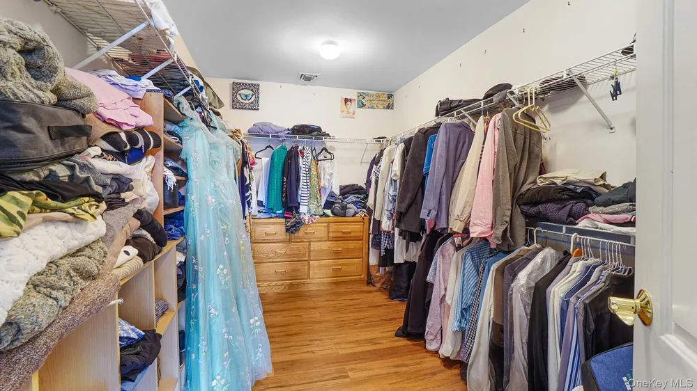 59 Lidge Drive Farmingville, NY 11738