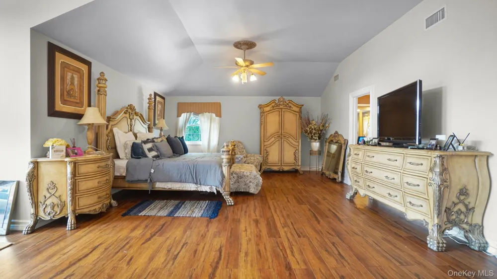 59 Lidge Drive Farmingville, NY 11738