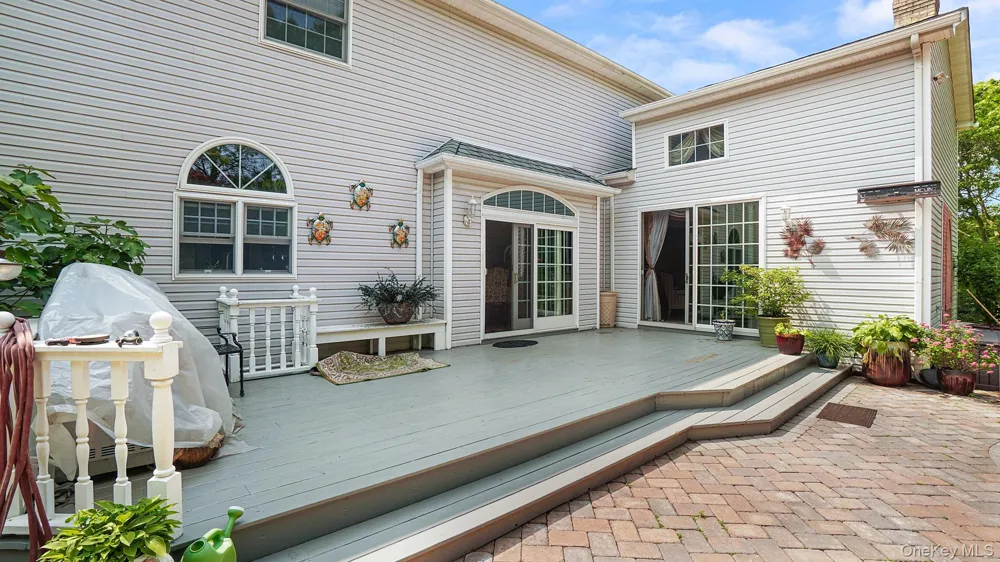 59 Lidge Drive Farmingville, NY 11738