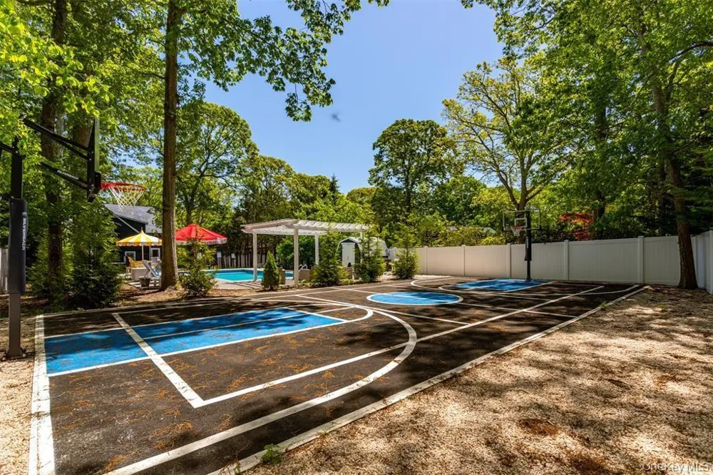 2300 Pine Tree Road Cutchogue, NY 11935