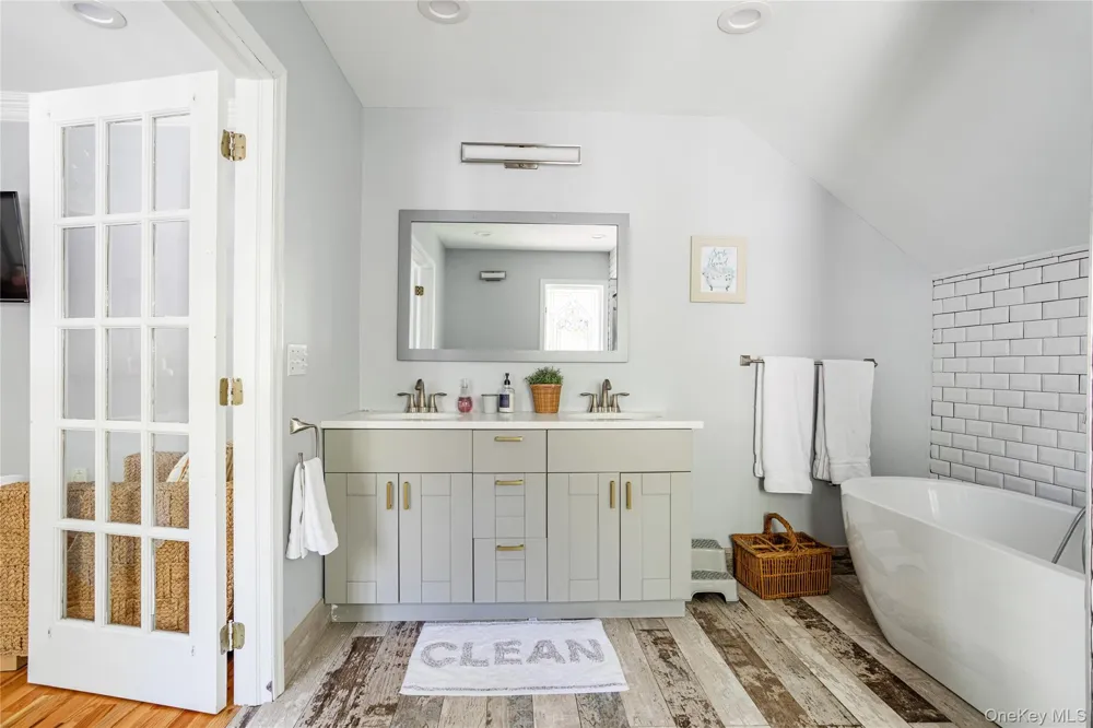 2300 Pine Tree Road Cutchogue, NY 11935