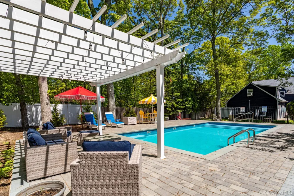 2300 Pine Tree Road Cutchogue, NY 11935