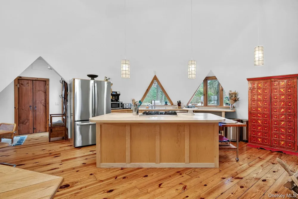 106 Mountain Laurel Lane Woodstock, NY 12498