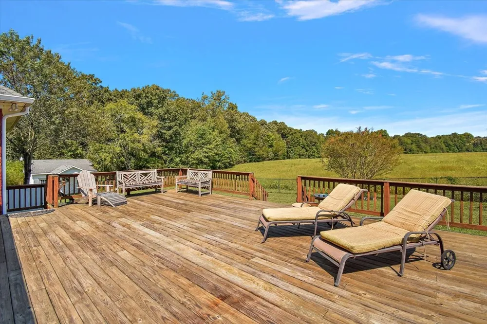 140 Tyler Ct W Leoma, TN 38468