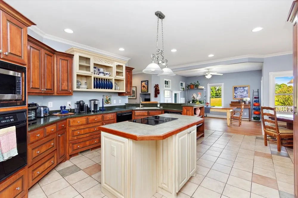 140 Tyler Ct W Leoma, TN 38468