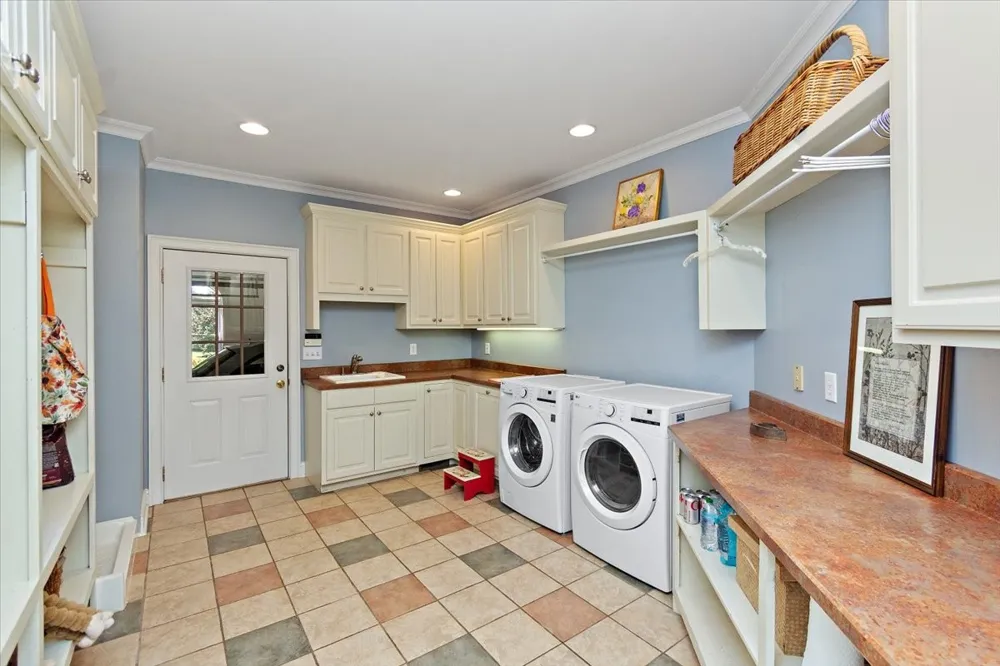 140 Tyler Ct W Leoma, TN 38468