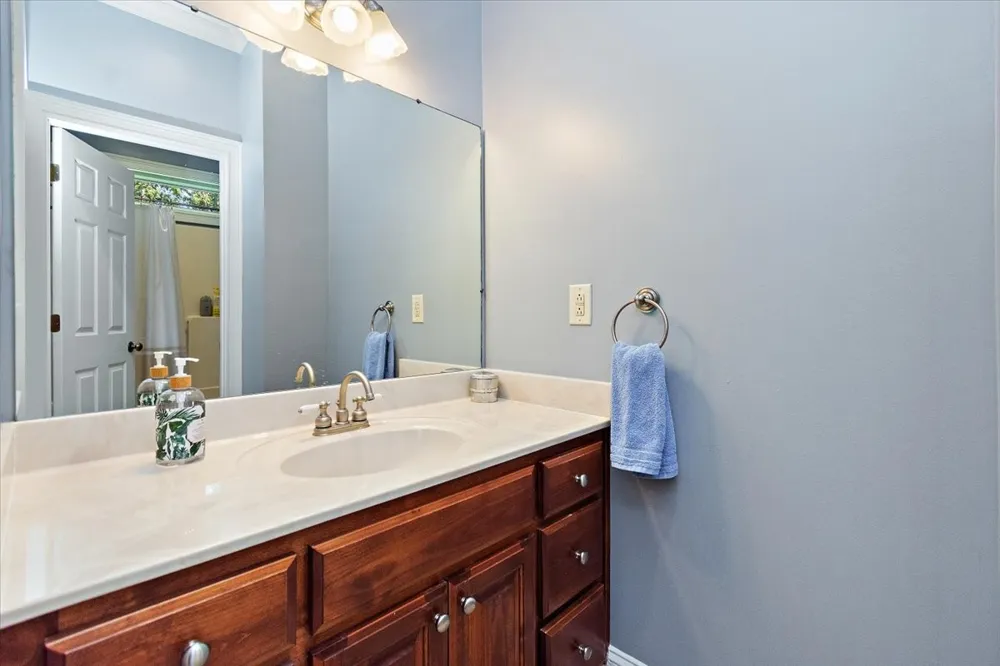 140 Tyler Ct W Leoma, TN 38468