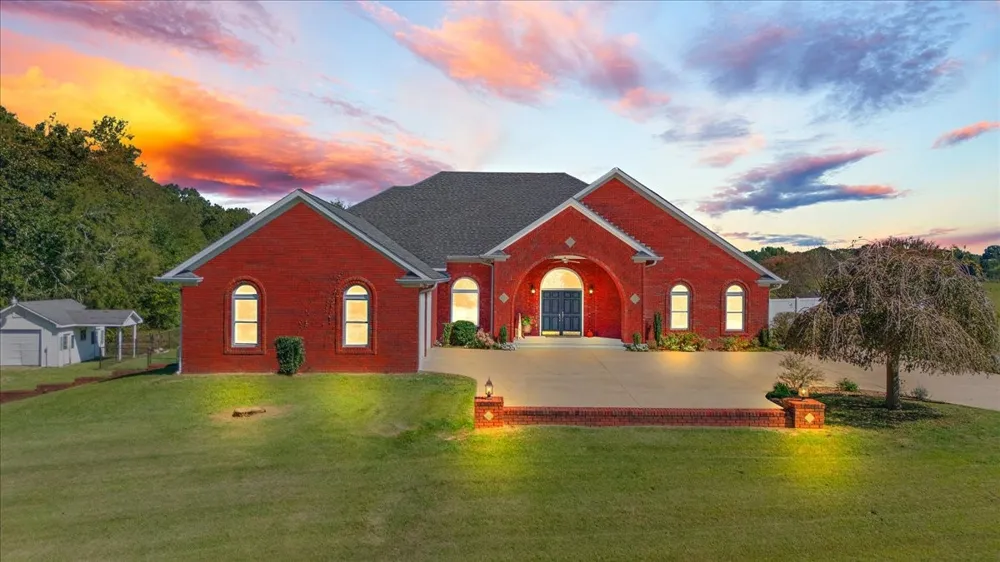 140 Tyler Ct W Leoma, TN 38468