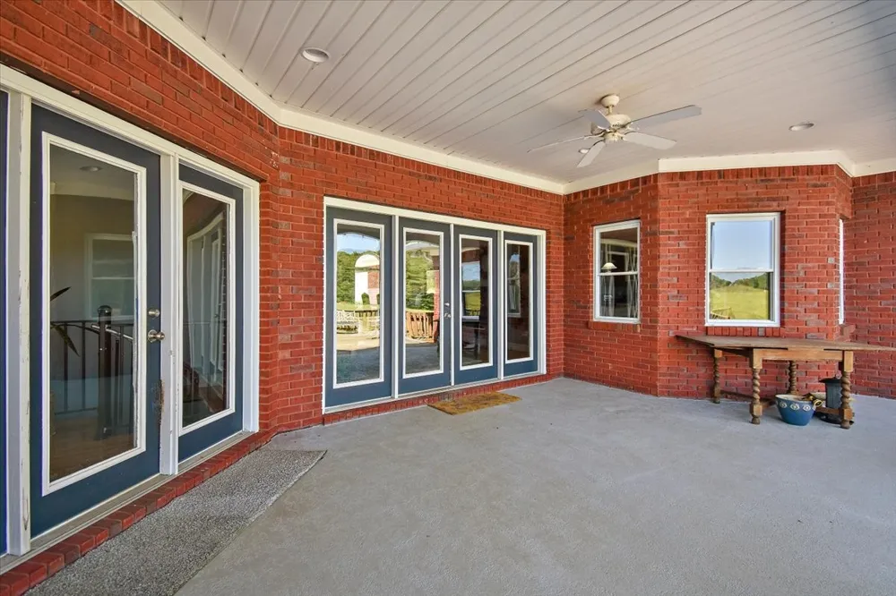 140 Tyler Ct W Leoma, TN 38468