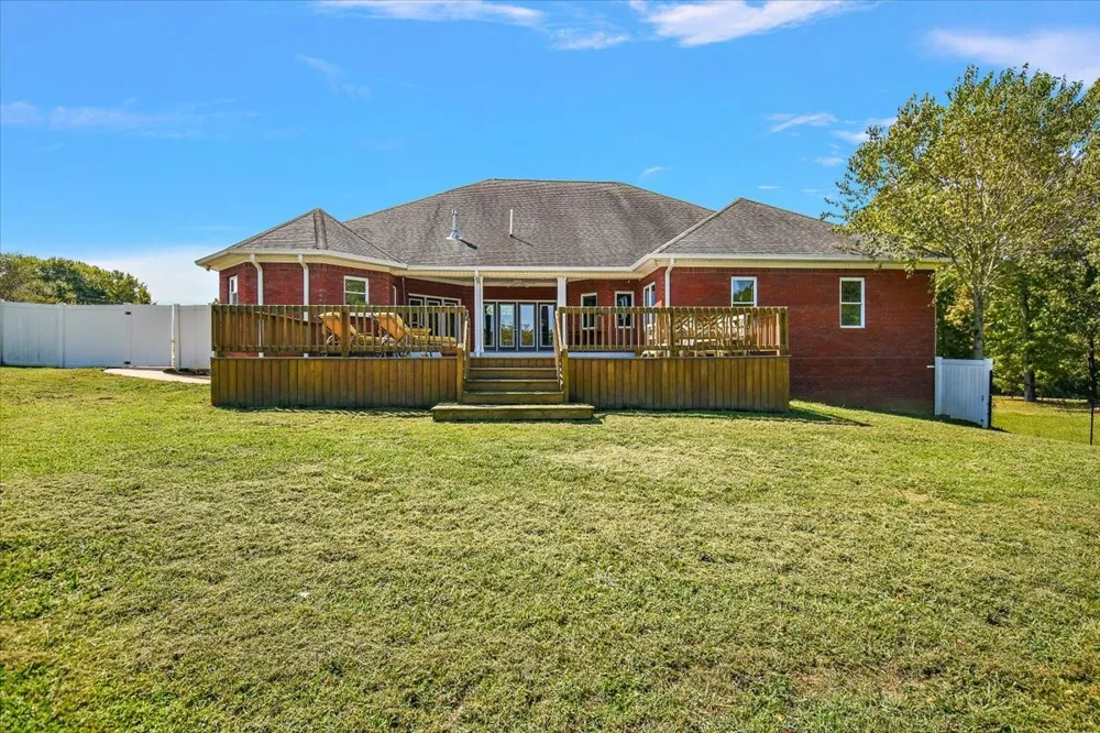 140 Tyler Ct W Leoma, TN 38468