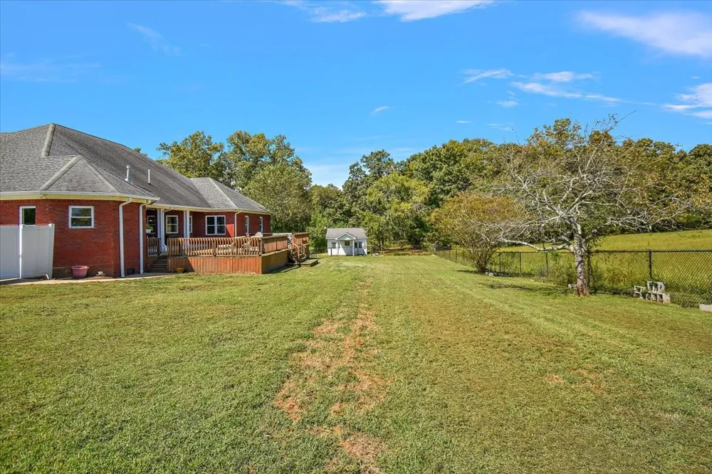140 Tyler Ct W Leoma, TN 38468