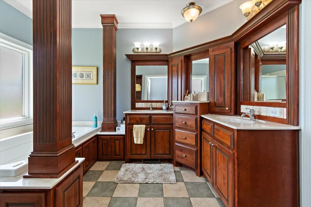 140 Tyler Ct W Leoma, TN 38468