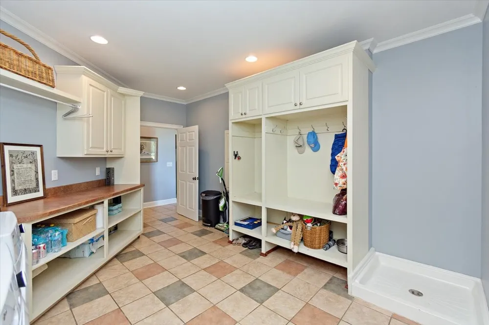 140 Tyler Ct W Leoma, TN 38468