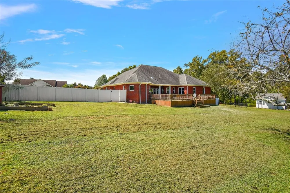 140 Tyler Ct W Leoma, TN 38468