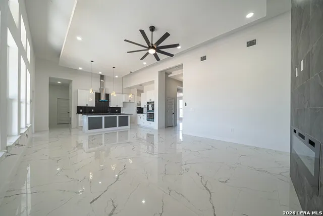 999 County Road 319 La Vernia, TX 78121