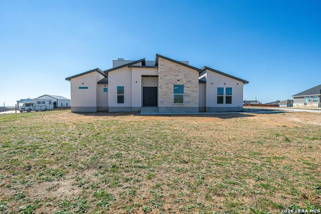 999 County Road 319 La Vernia, TX 78121