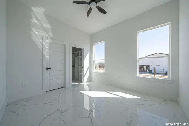 999 County Road 319 La Vernia, TX 78121