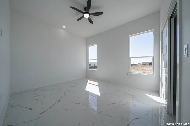 999 County Road 319 La Vernia, TX 78121