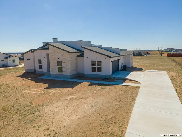 999 County Road 319 La Vernia, TX 78121