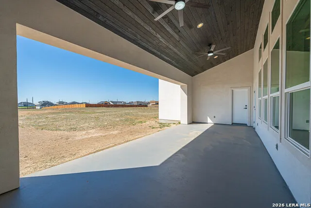 999 County Road 319 La Vernia, TX 78121
