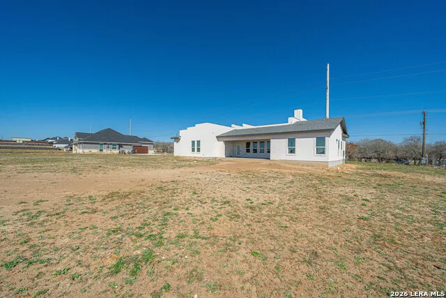 999 County Road 319 La Vernia, TX 78121