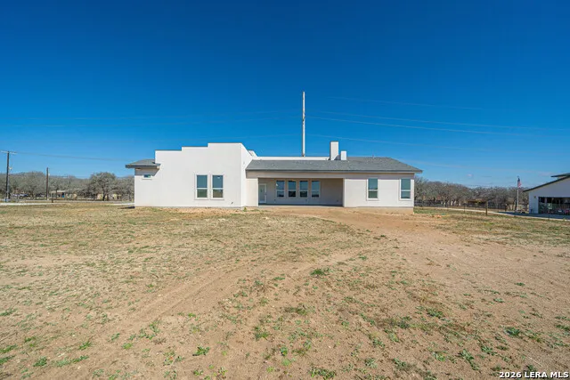 999 County Road 319 La Vernia, TX 78121