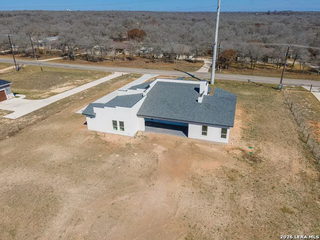 999 County Road 319 La Vernia, TX 78121