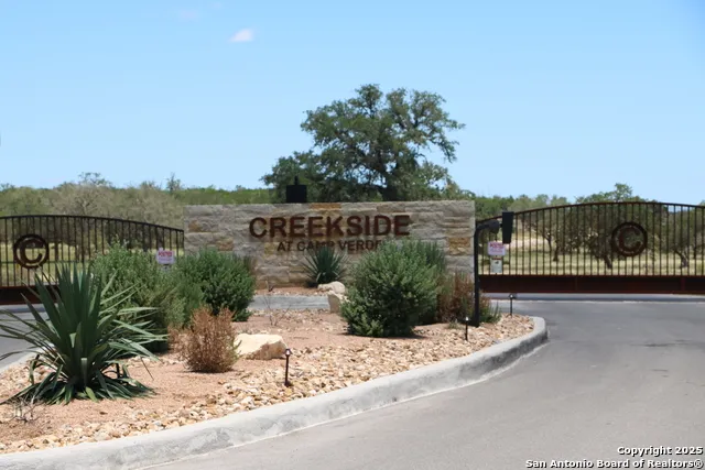 25 Seep Springs Camp Verde, TX 78010