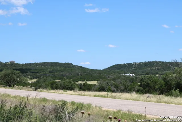 25 Seep Springs Camp Verde, TX 78010