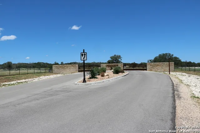 25 Seep Springs Camp Verde, TX 78010