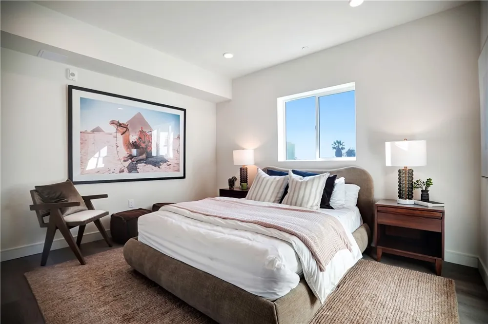 5717 Carlton Way #708 Hollywood, CA 90028