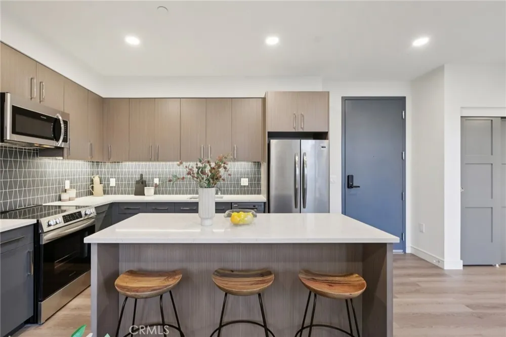 5717 Carlton Way #708 Hollywood, CA 90028