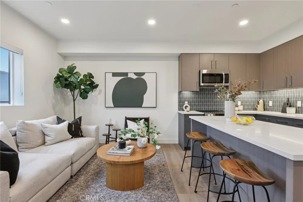 5717 Carlton Way #708 Hollywood, CA 90028