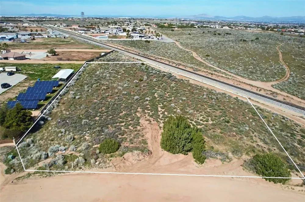 4 Whitehaven Street Oak Hills, CA 92344