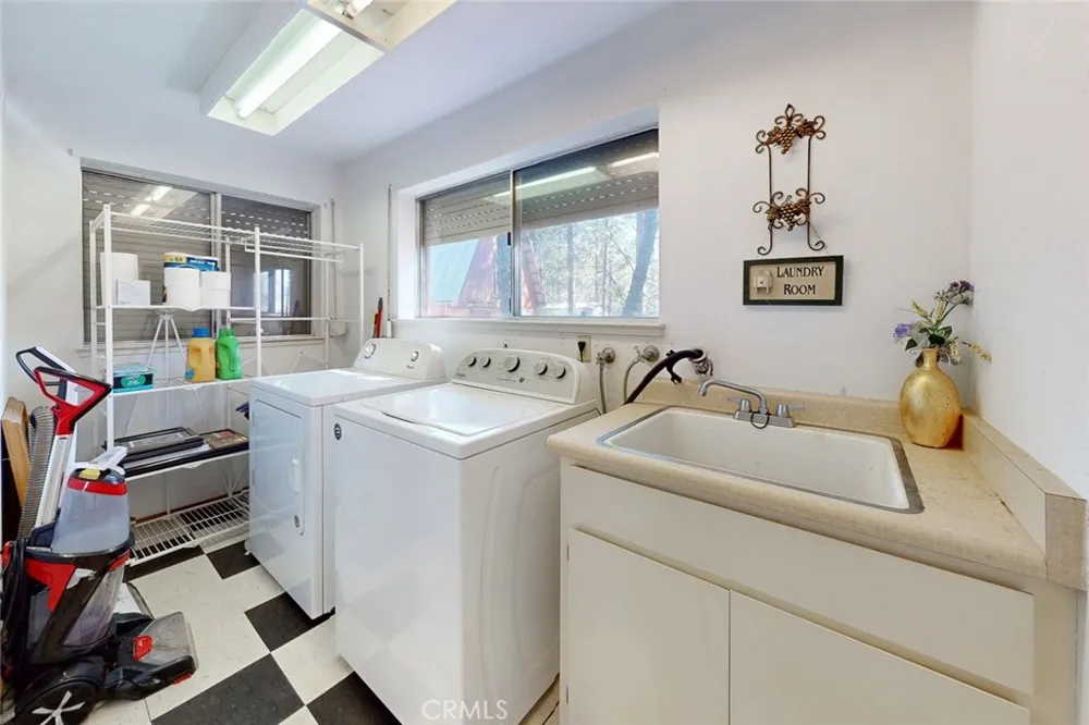 14872 Queenan Dobbins, CA 95935