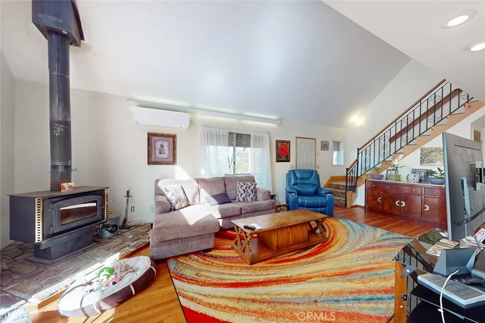 14872 Queenan Dobbins, CA 95935