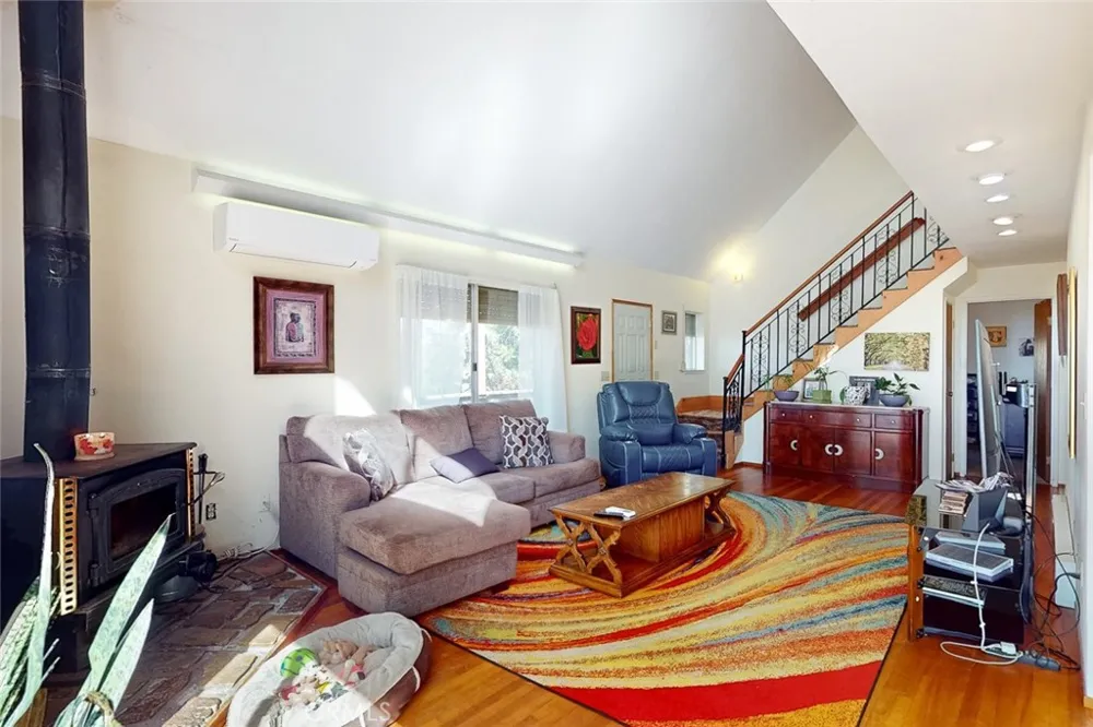 14872 Queenan Dobbins, CA 95935