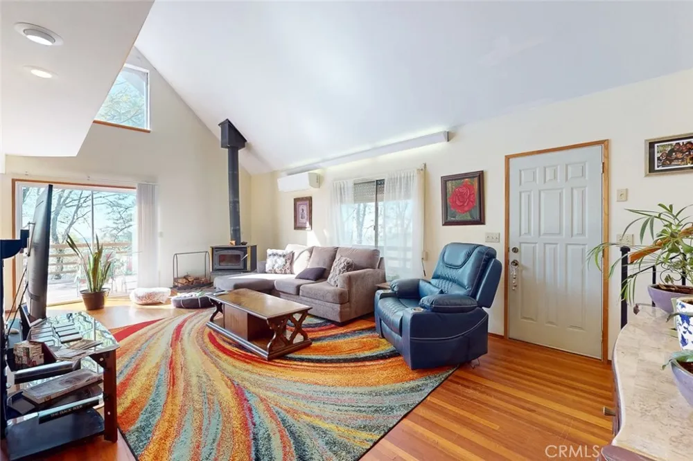 14872 Queenan Dobbins, CA 95935